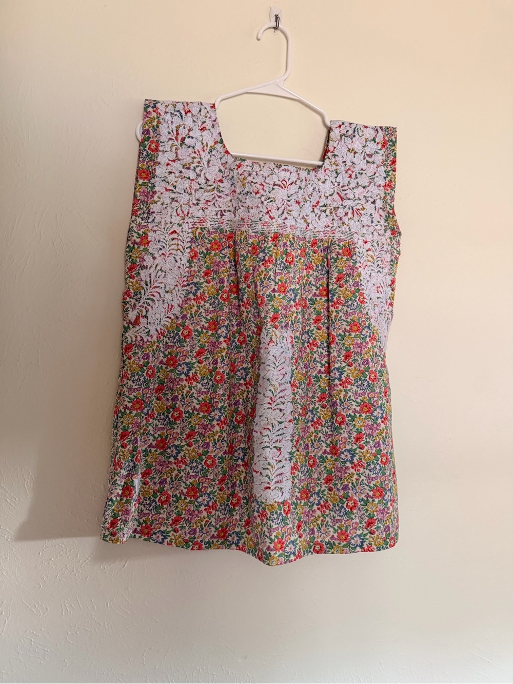 J. Marie Floral Sleevless Top Size Medium - Picture 2 of 5